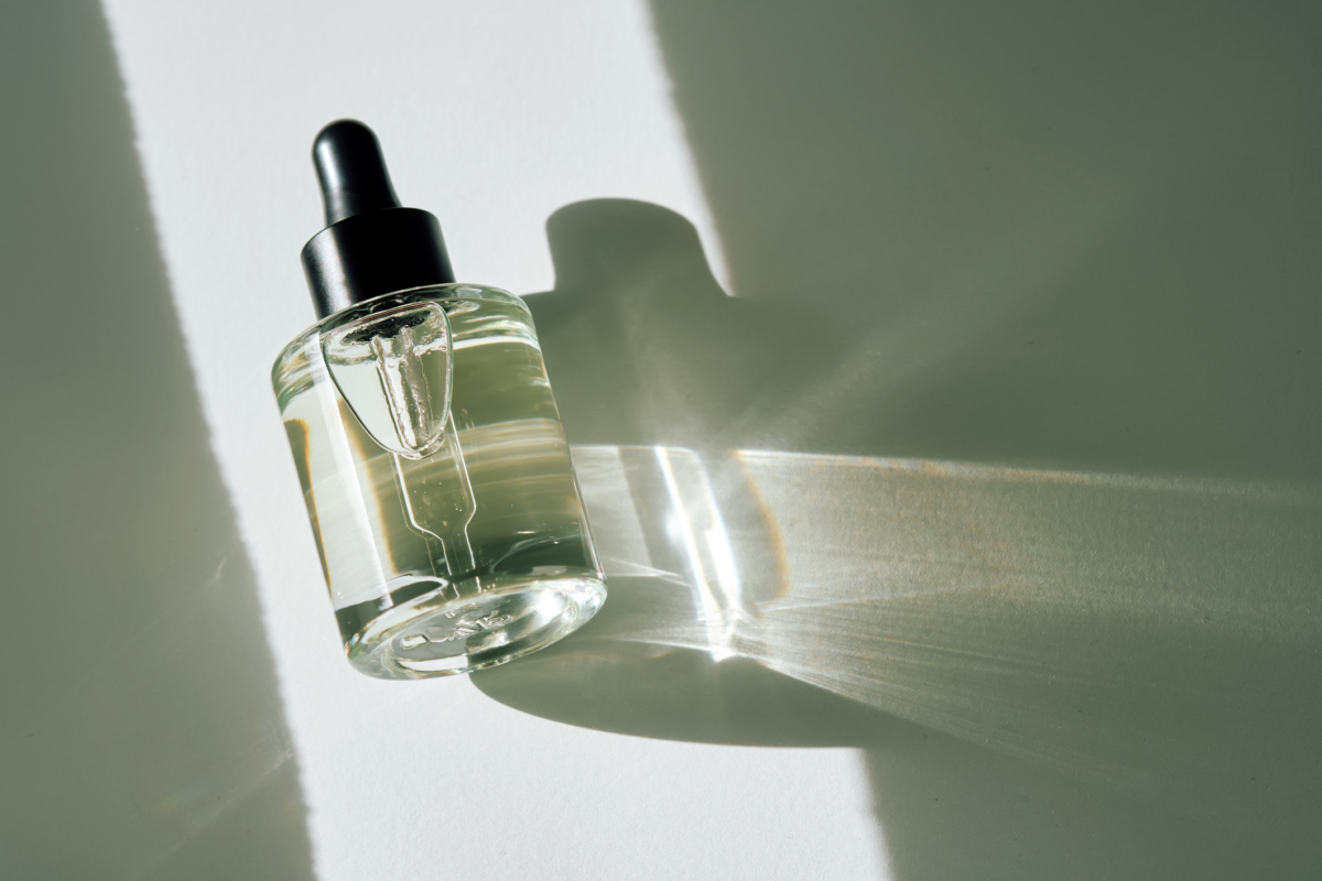 白麝香受歡迎，主要因為它聞起來乾淨、柔和又有偽體香感，氣味不張揚卻自然耐聞，也特別容易讓人產生好感。