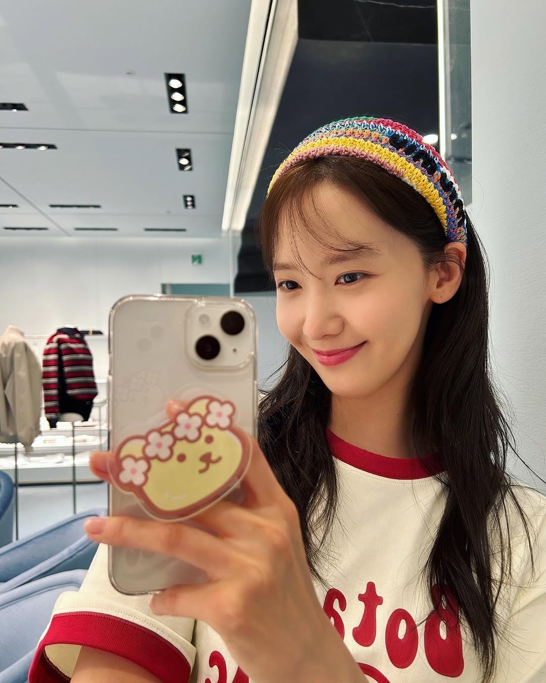 鵝蛋／橢圓形臉的特徵是臉長略大於臉寬、整體線條柔和，氣質通常較優雅，也常被視為比例較理想的臉型。