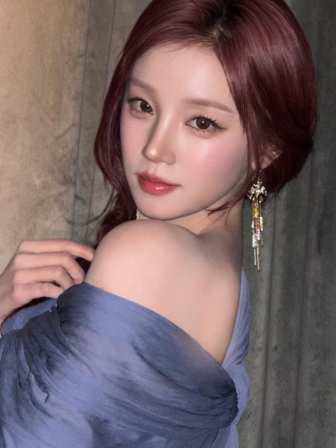 畫臥蠶雖是放大雙眼的減齡神技，但若顏色選擇或力道控制不當，極易讓眼妝顯得髒亂、甚至意外加重老態。