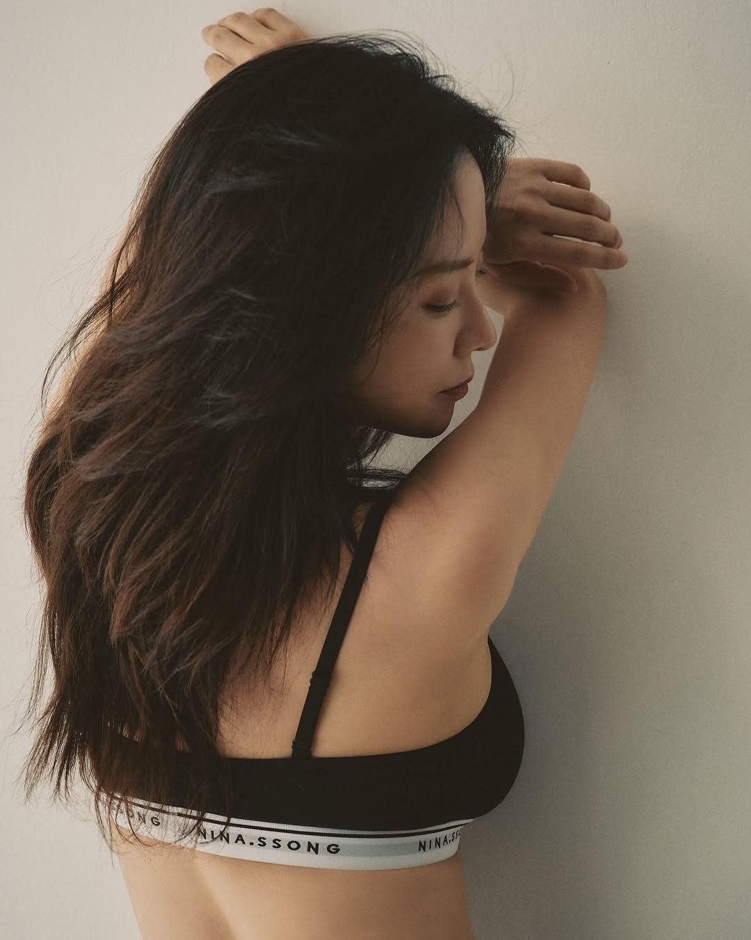 胸部狀態是脂肪、胸肌、姿勢、內衣承托和皮膚彈性共同影響的結果，自然方法較偏向改善胸型與視覺感，而明顯改變尺寸通常仍需專業評估。