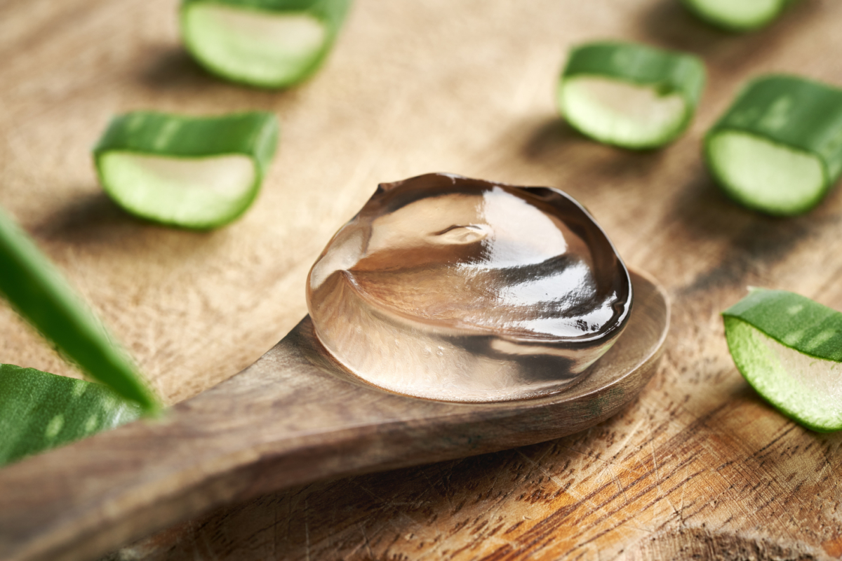 蘆薈膠（Aloe Vera Gel） 取材於蘆薈葉片的透明髓質部分，是大自然賜予的天然修護原液。