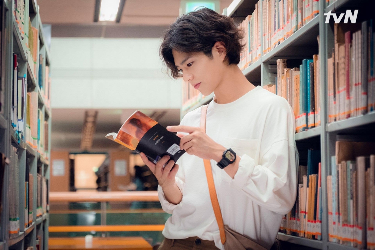 迷茫時不用急著找到所有答案，也不必拿自己和別人比較；先照顧好自己、走好眼前一步，人生方向就會慢慢變清晰。