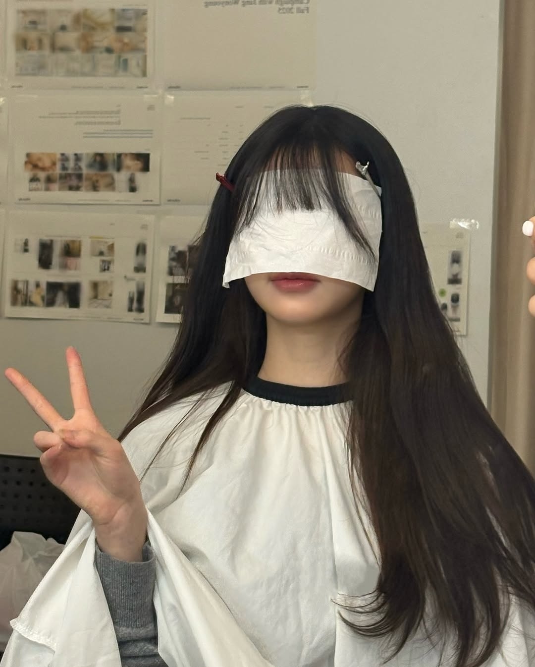 沒有工具時，也能用衛生紙固定法和控油小技巧快速救急，幫助過渡期瀏海維持自然蓬度、不再扁塌扎眼。