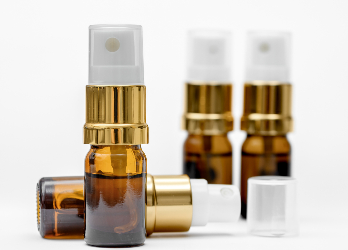 廣藿香精油一般不建議直接擦在皮膚上，使用前應先稀釋、避開敏感部位並先做局部測試，敏感肌或特殊情況者更要特別小心。