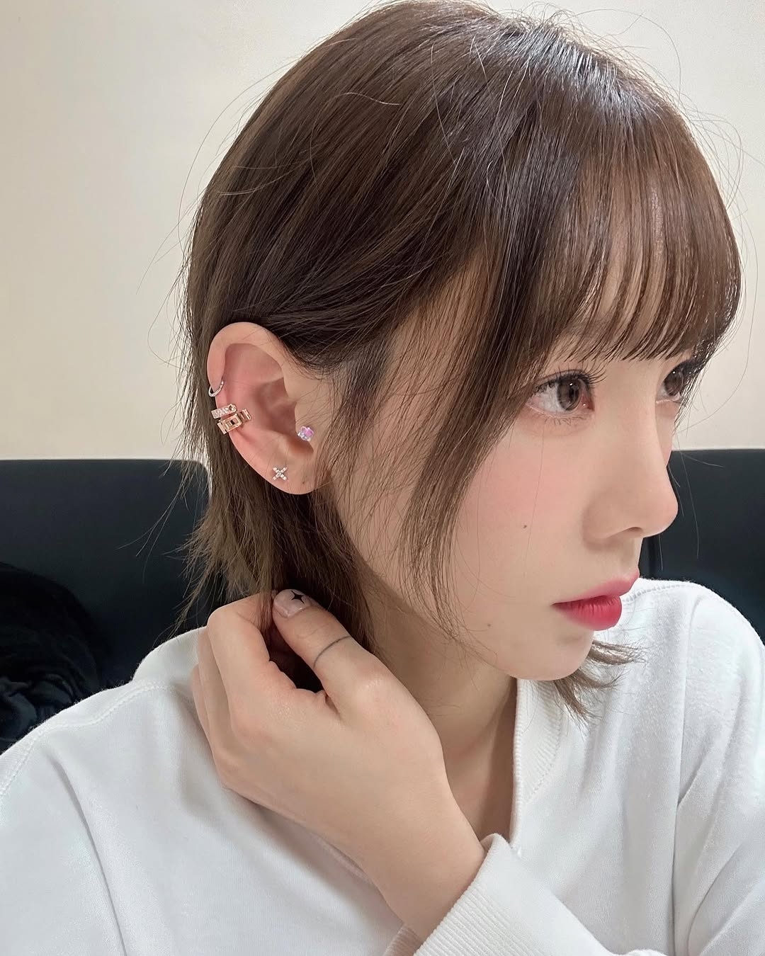 挑選瀏海時不應只跟潮流，而要按臉型、額頭高度、髮質和整理習慣選擇，才能真正修飾臉型、平衡五官。