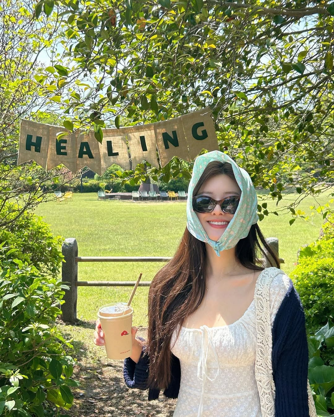 夏天穿搭不必太複雜，重點在於選對透氣材質、清爽配色和整體比例。