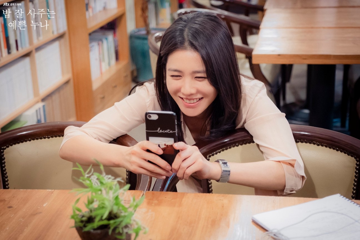 WhatsApp 聊天想讓對方感覺被重視，關鍵在於記住他提過的小事、回覆有內容，以及在合適時機自然升級互動。