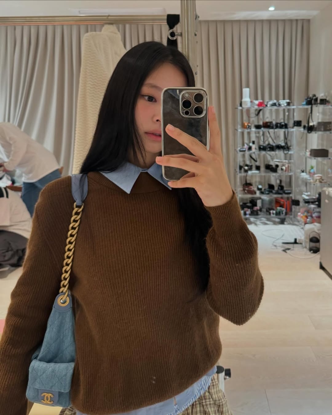 以前大家買手袋，可能第一個念頭就是皮革，但現在牛仔布手袋卻成了時尚圈的心頭好。