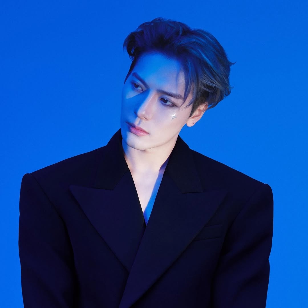 想追求一種不費力的時髦感，關鍵就在於髮根是否足夠蓬鬆，避免貼著頭皮而顯得扁塌。