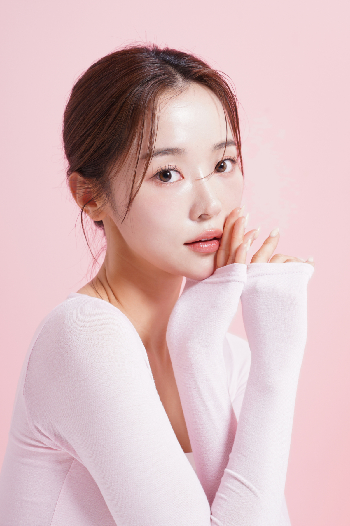 如果日常護理改善有限，可了解半永久唇部調色或針對色素的專業療程，但應先分清唇色深的成因並由專業人士評估是否適合。