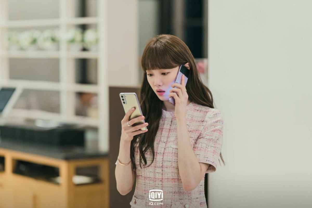 「ig stalk人」通常是指反覆查看某人的 IG 貼文、限時動態和互動痕跡，出發點多半是好奇、在意或想多了解對方。