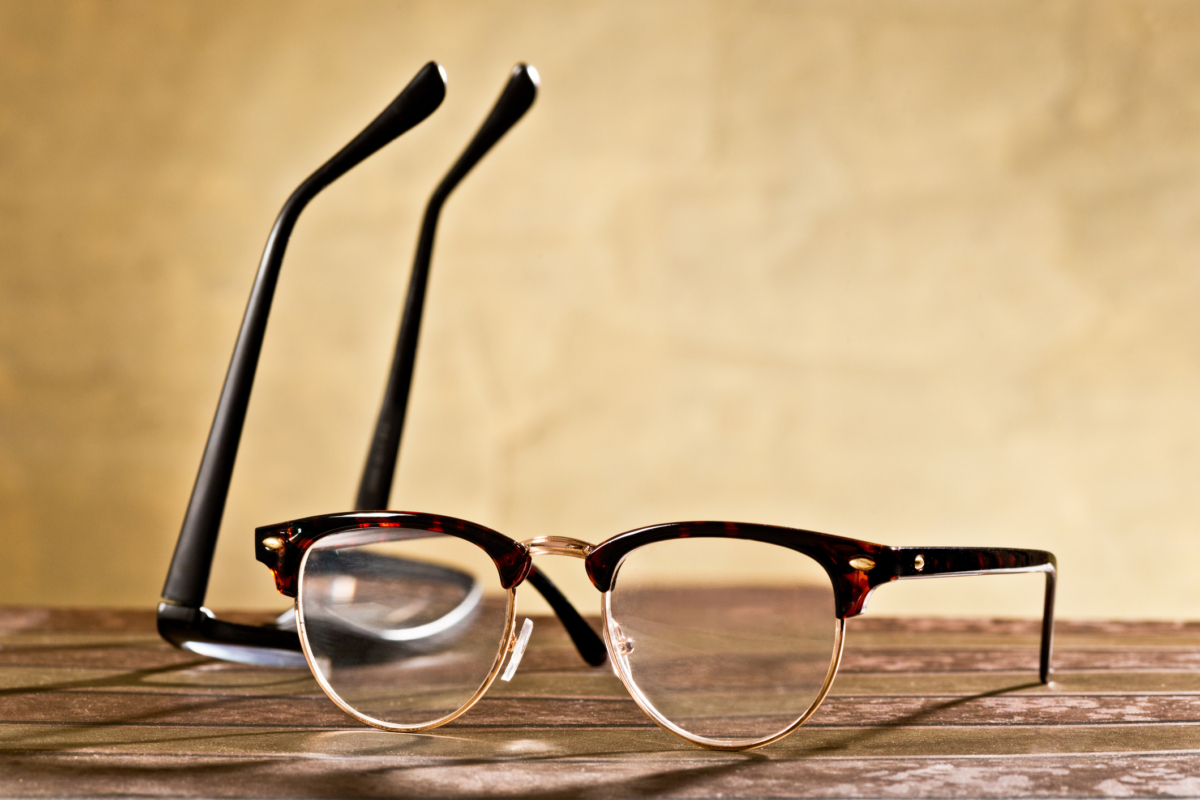 對於方臉或圓臉的女孩來說，這種設計能修飾輪廓線條，讓臉型看起來更 V、更立體。