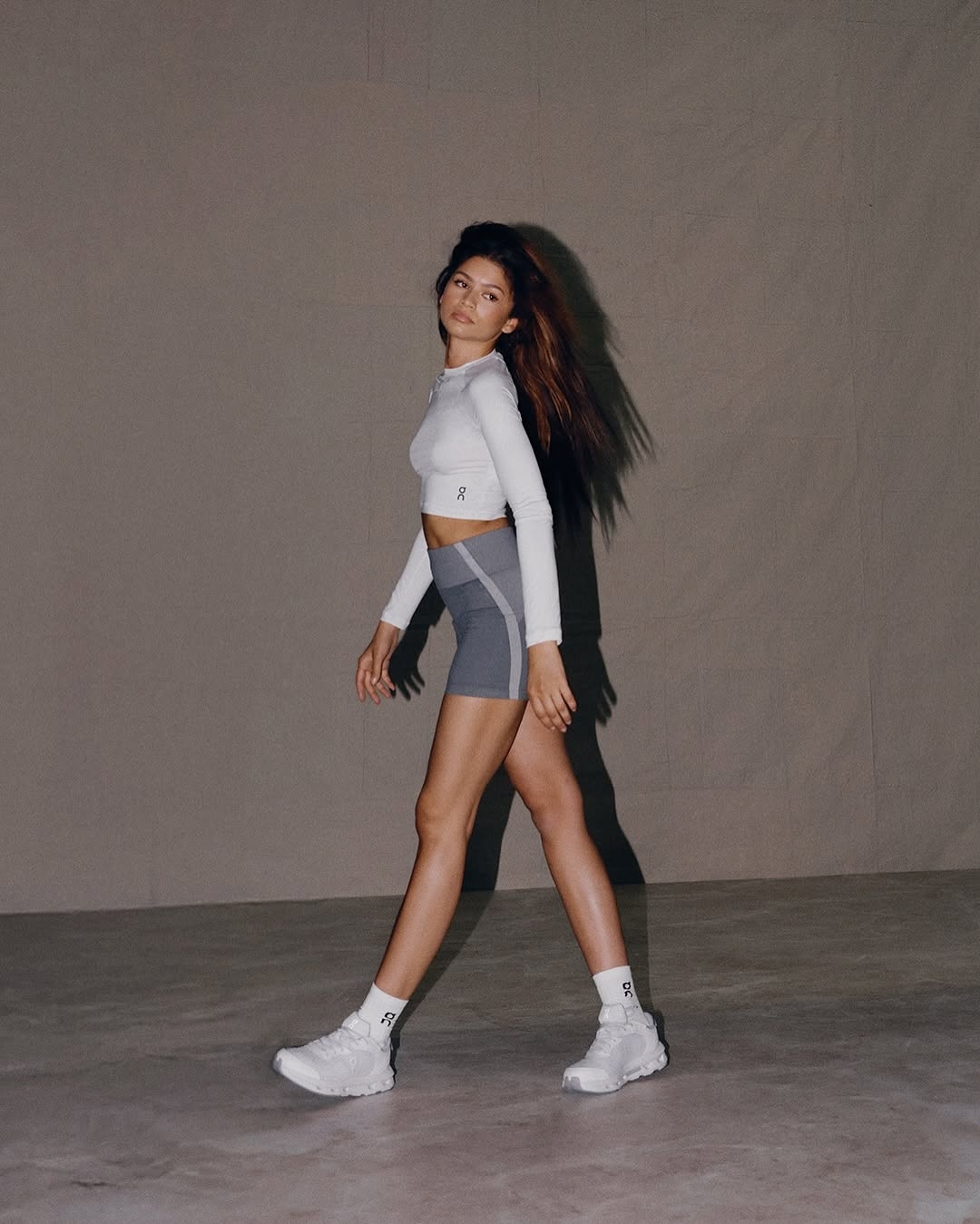 On 之所以愈來愈紅，主要是因為它兼具機能感外型、輕盈舒適腳感、名人與聯名話題，以及愈來愈完整的產品線，剛好符合現在大家對球鞋實穿又好搭的需求。