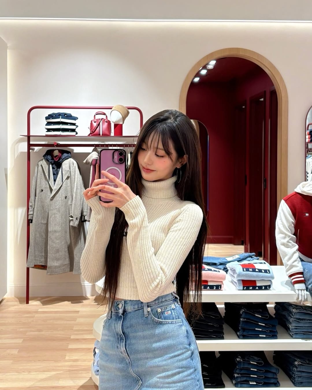 對鏡自拍想拍得好看，先別急著擺姿勢，拍照前把光線、鏡面和背景整理好，照片通常就會更乾淨有質感。