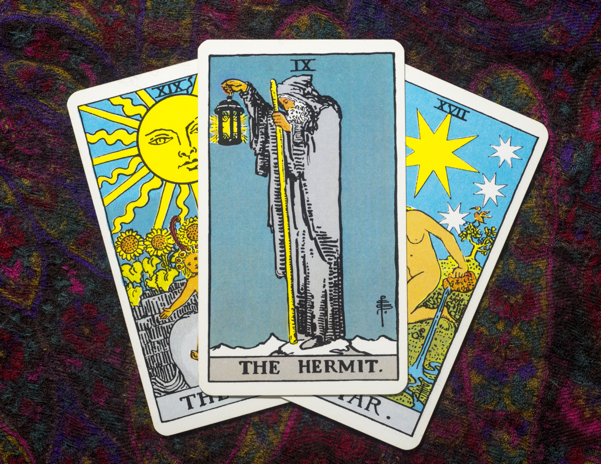 塔羅牌占卜新手可先從單張牌和三張牌開始，因為這兩種牌陣簡單易上手，又已足夠幫你整理當下狀態和事情脈絡。