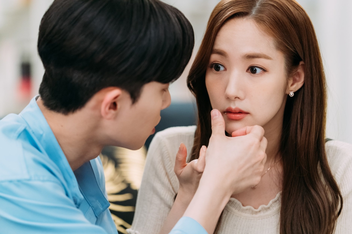 戀愛冷感症多與長期壓力、過去感情受傷、情緒表達習慣、害怕親密與失去，以及長期忽略內心需要有關。