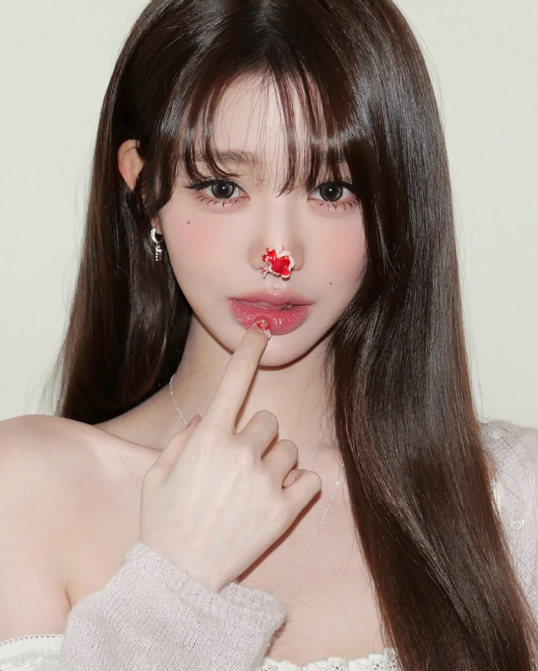 痣的位置在傳統痣相中常被解讀為與性格、財運、桃花或貴人運有關，但這只屬民俗趣味參考，若痣有異常變化仍應諮詢皮膚科醫生。