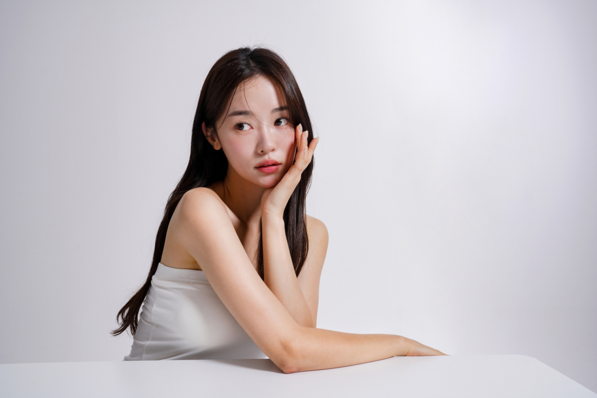 面霜是日常護膚中用來滋潤肌膚、形成保護層並幫助鎖住水分的保濕產品。