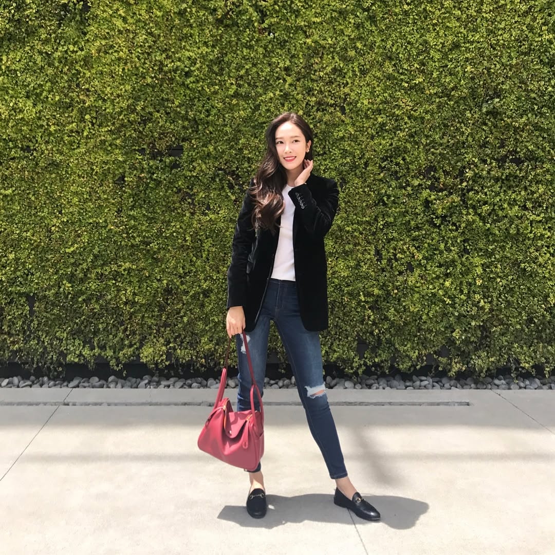 Hermès Lindy 受歡迎，主要因為它低調有質感、容易融入日常穿搭，並在正式與休閒之間取得了剛剛好的平衡。