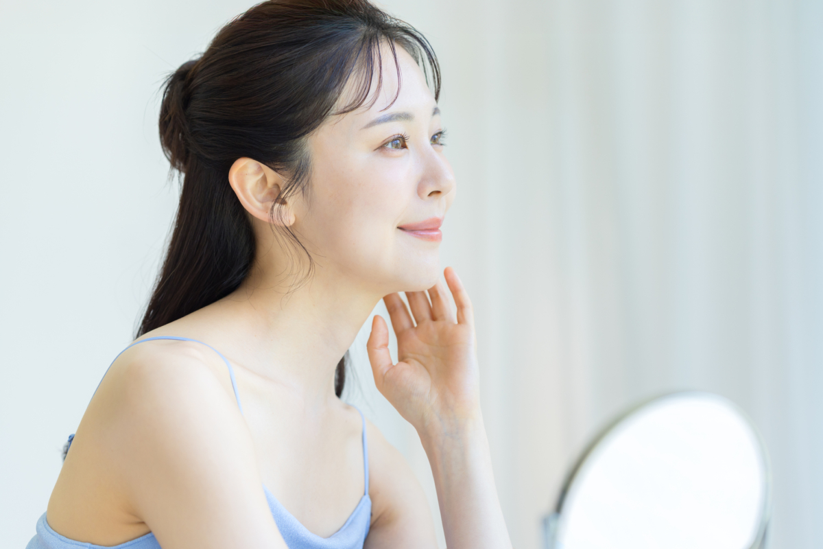 杜鵑花酸與一般強效酸類不同，並非會讓皮膚變薄的猛藥，而是一種性質溫和、具有多重功效的「肌膚調理好幫手」。