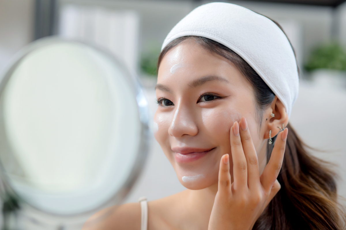 很多女生擔心面霜太油膩會悶痘，其實選對適合自己的產品，才能充分發揮出面霜的優點。