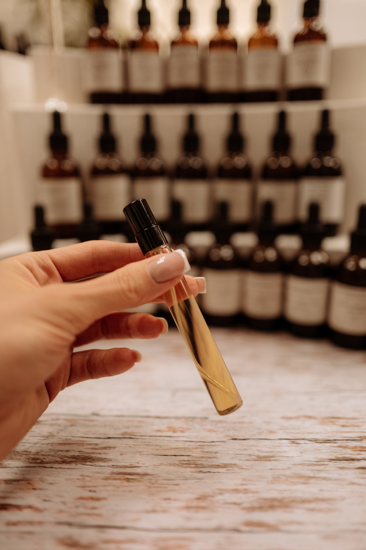 白麝香一年四季都適合，春夏更適合偏清新皂感的類型，秋冬則更適合帶粉感、木質感或暖意的款式。