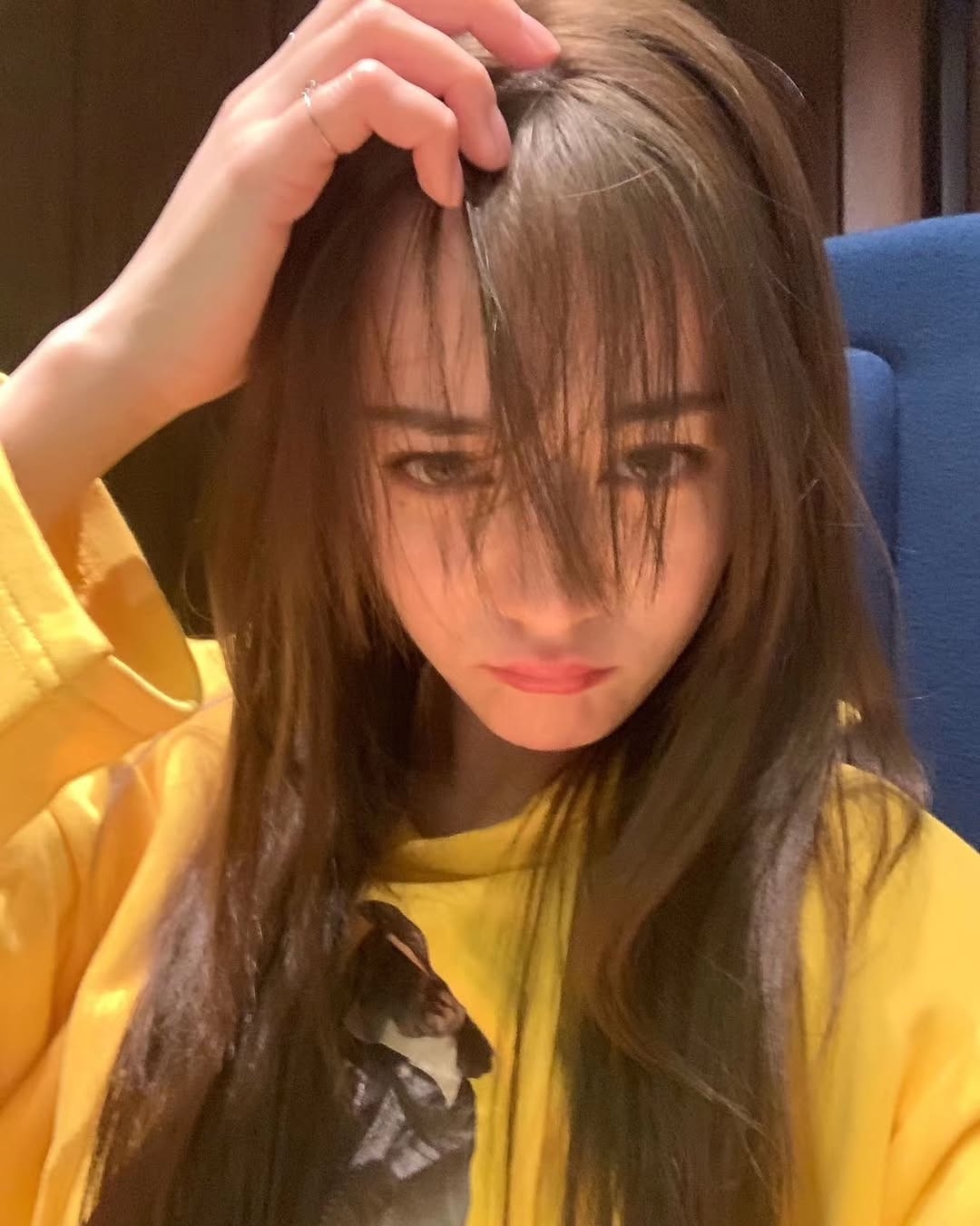 不想剪錯瀏海，應避開不適合自己臉型、髮質和整理習慣的款式，第一次可先從八字瀏海或側分長瀏海等較長、較易調整的選擇開始。