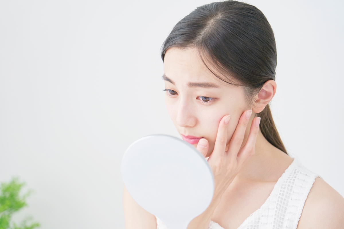 BB霜會暗沉、變灰，常和色號不合、出油氧化、底妝擦太厚，或前面保養過於滋潤有關。