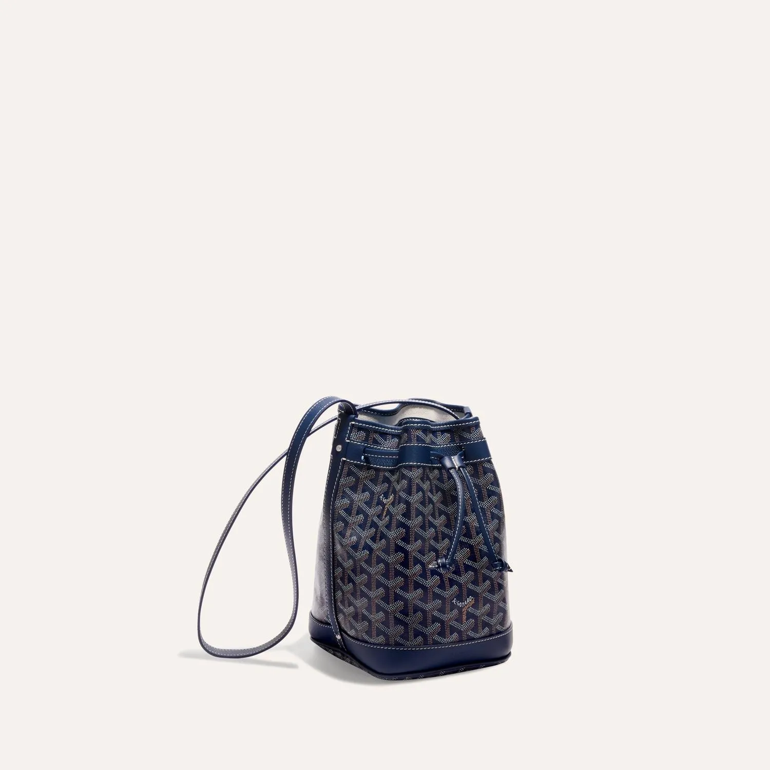 Goyard Petit Flot 有一定保值度，但經典色、配件是否齊全，以及購買來源是否清楚，通常都會直接影響後續轉手表現。