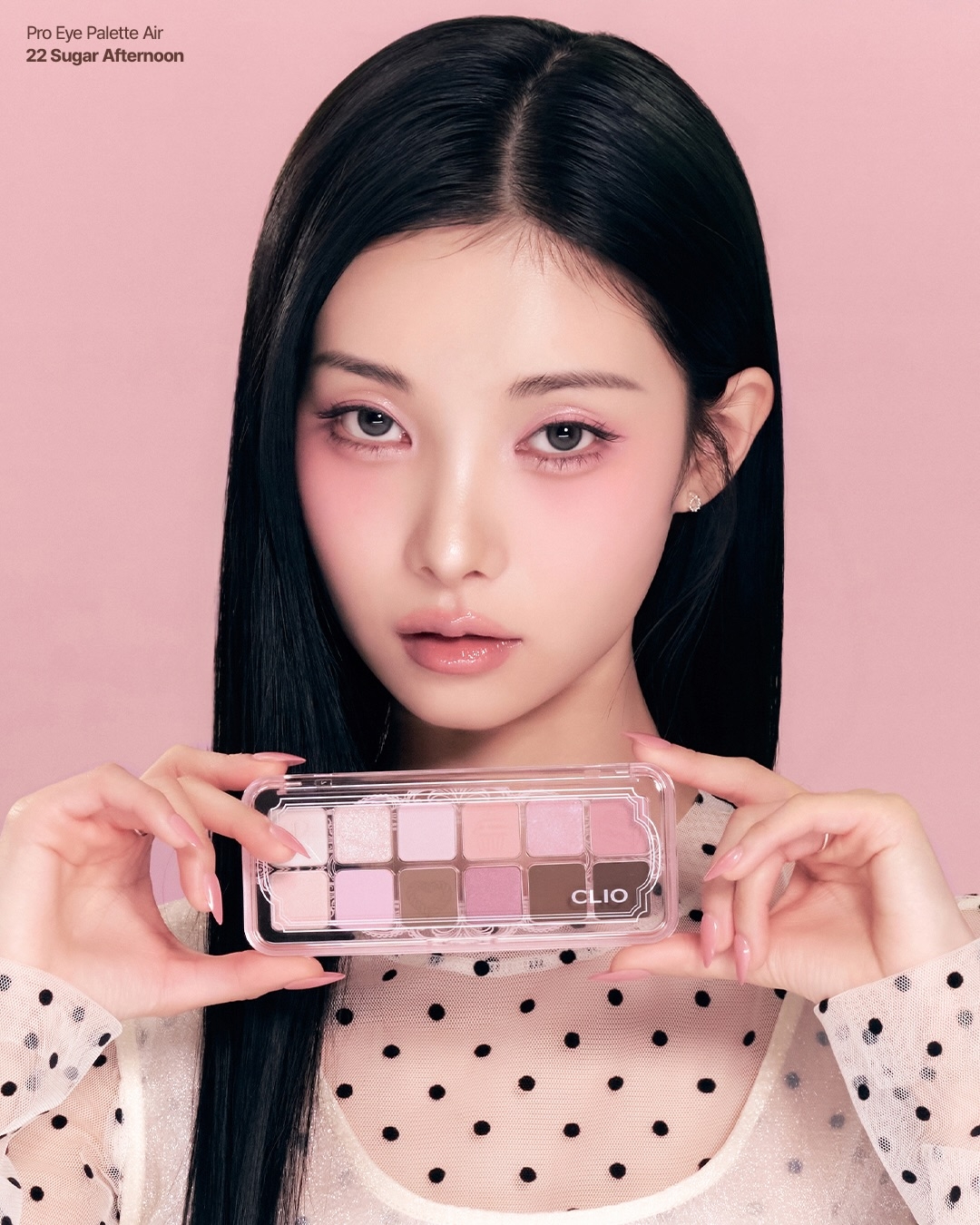 CLIO Pro Eye Palette Air 輕盈12色眼影盤。