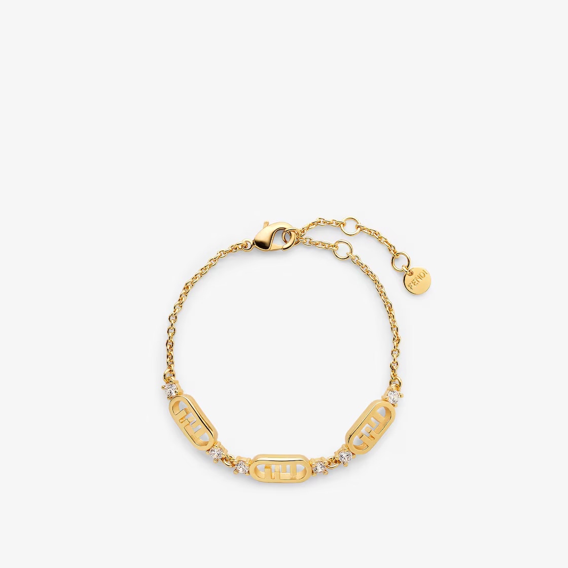 這款纖細精緻的手環鑲綴著三個標誌性的 FENDI O'Lock 圖案，展現優雅俐落的線條。