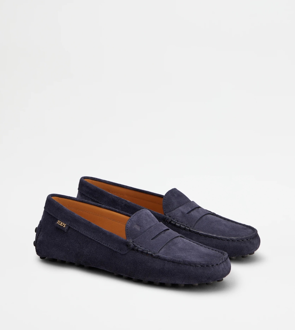 這款 Tod's Gommino 麂皮樂福鞋 是品牌最受推崇的經典之作，完美詮釋了義大利休閒而精緻的設計美學。