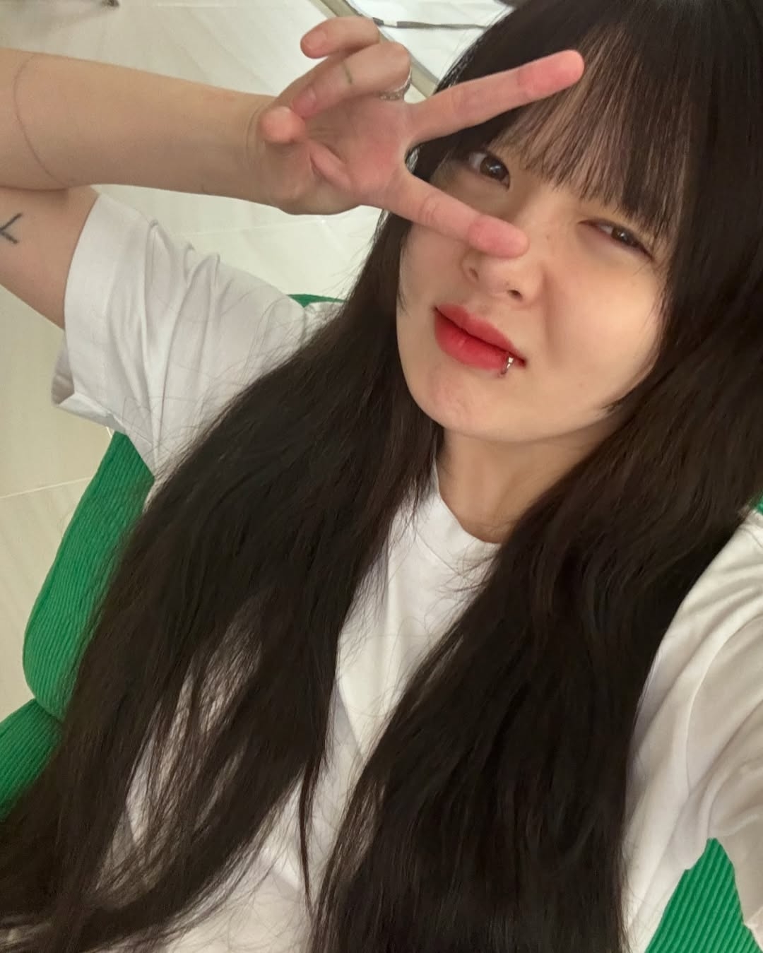 當雙子女真正認定你時，她會主動帶你進入她的核心朋友圈，並且變得非常黏人，樂於與你分享生活中的每一件芝麻綠豆小事。