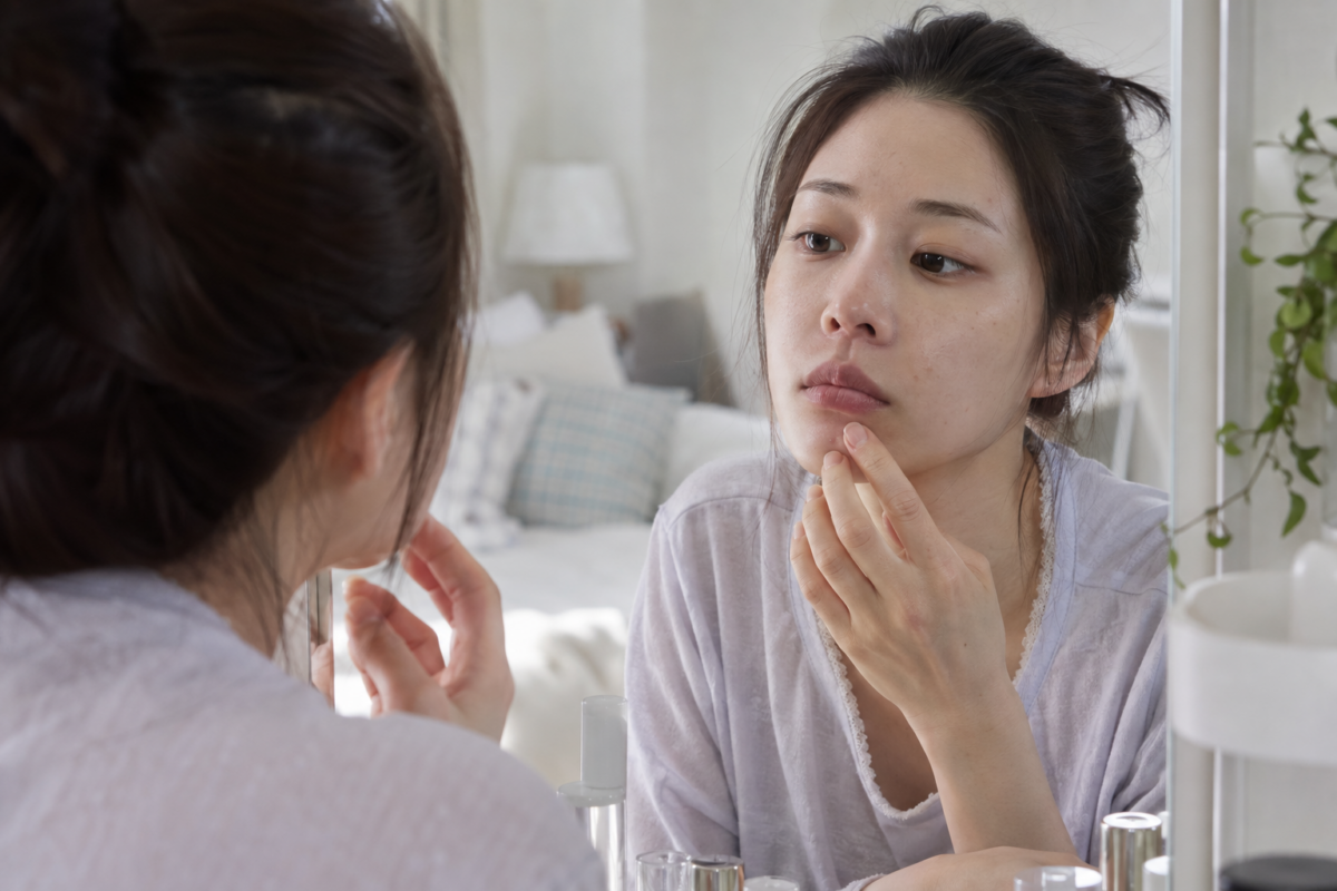 去粉刺常見錯誤包括硬擠粉刺、同時使用太多刺激性產品、反覆清皮脂絲及使用牙膏等偏方。