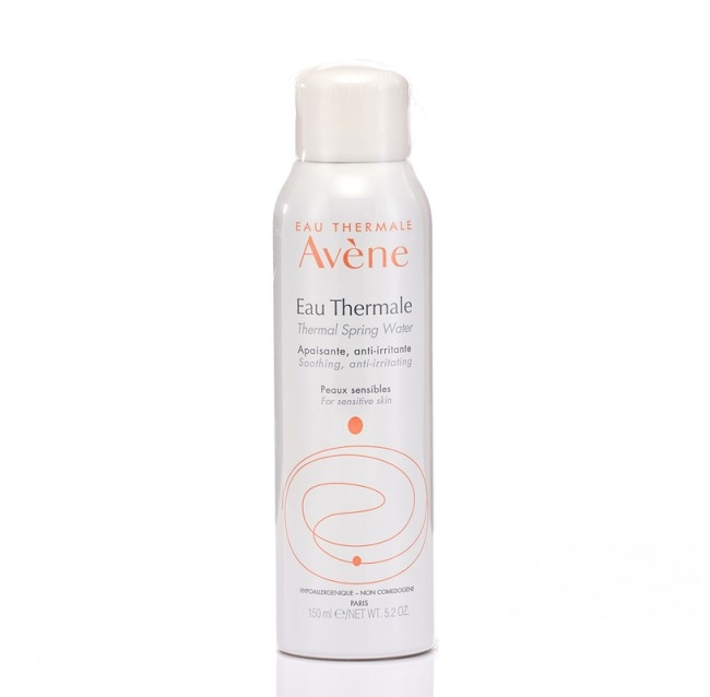 Avène抗敏活泉水以天然活泉水為核心，蘊含獨特礦物質比例，能幫助舒緩敏感肌的不適感，同時加強肌膚屏障與維持肌膚平衡。