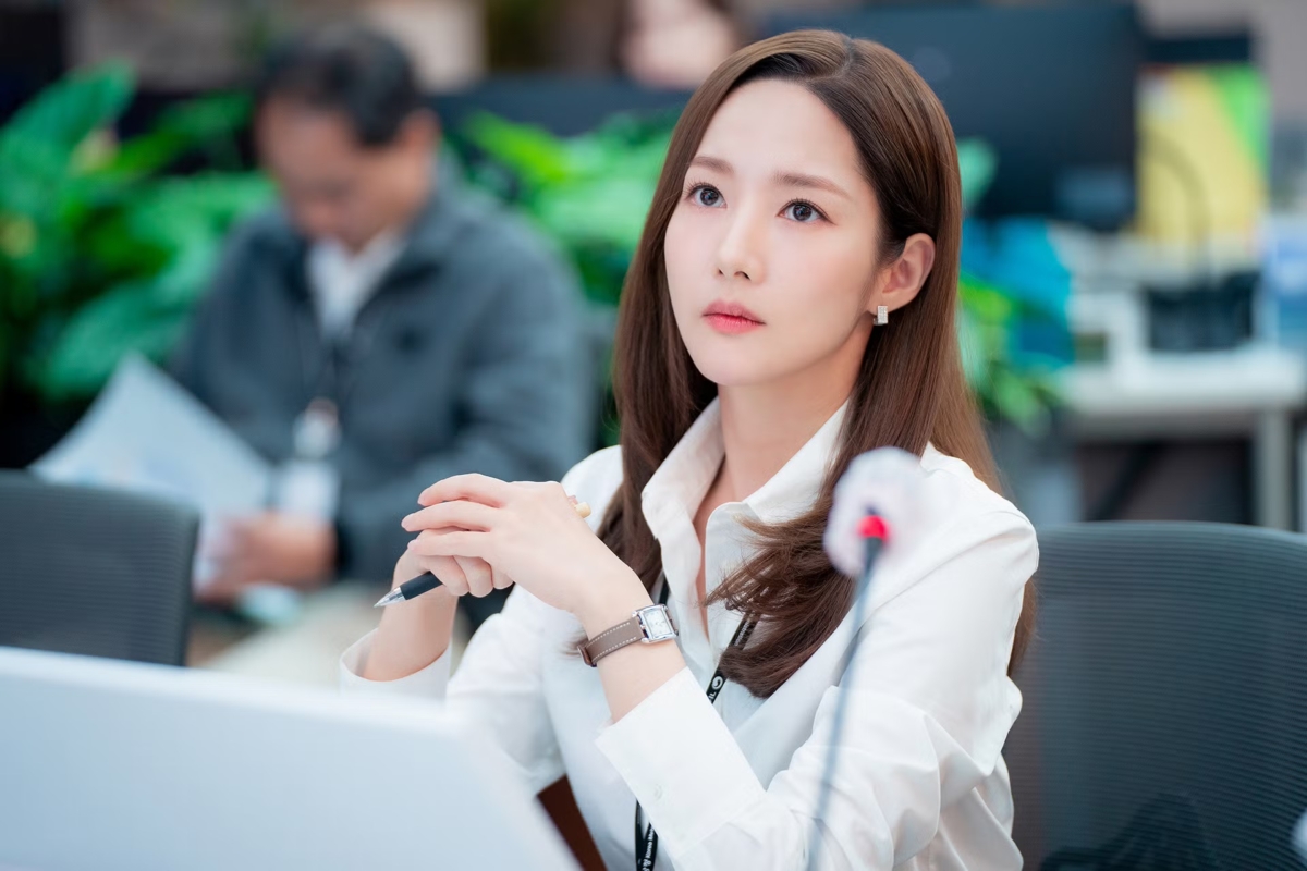 除了 Email 溝通中的縮寫外，企業日常運作、專案管理與商業決策中，也存在大量固定使用的英文縮寫。