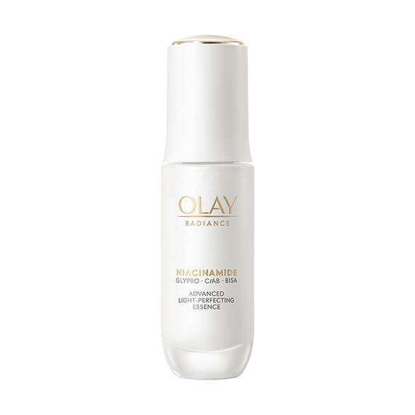 OLAY 水光小白瓶主打保濕與亮白雙重功效，採用升級配方與「水光蛋白」科技，幫助改善暗沉、提升肌膚光澤感，同時維持肌膚水潤狀態。