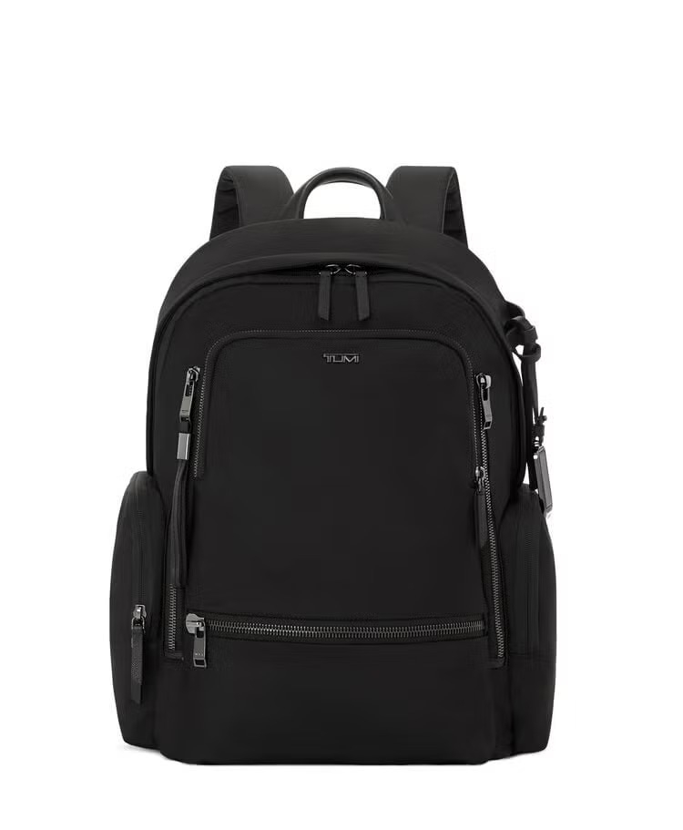 TUMI Celina 背囊採用流線簡約外觀設計，兼具專業感與實用性。
