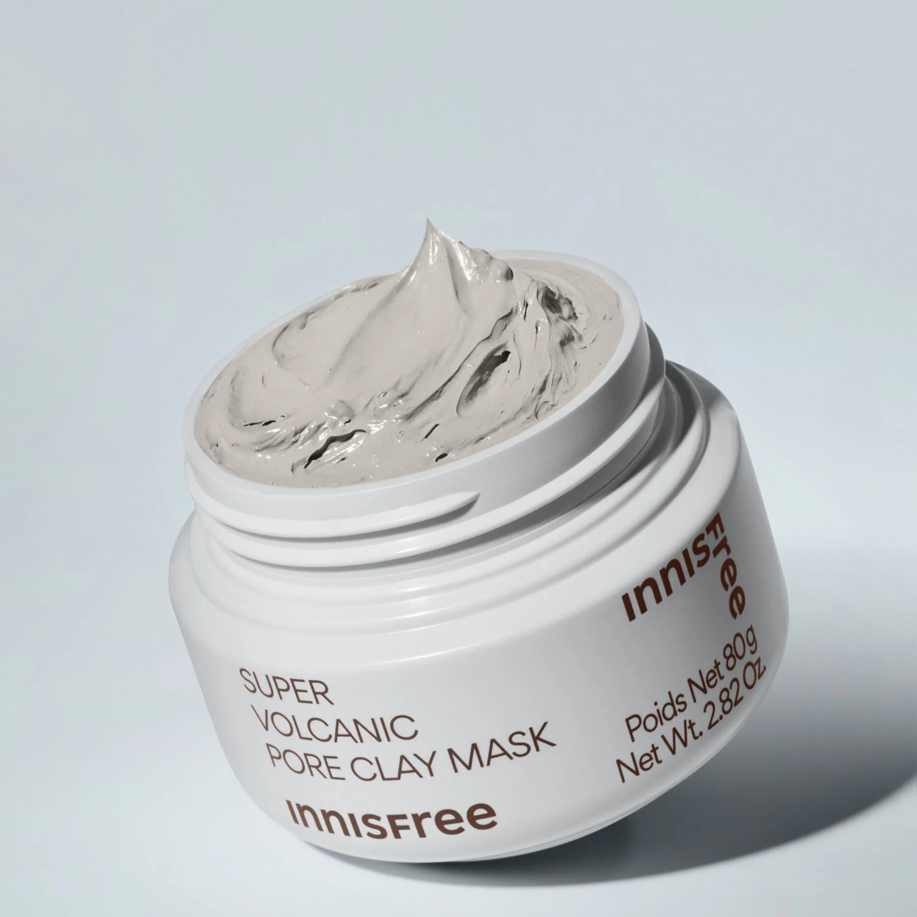 innisfree 超級火山泥毛孔清潔面膜是火山泥面膜入門款，適合 T 字位出油、鼻翼和下巴有毛孔堵塞感的人作局部清潔。