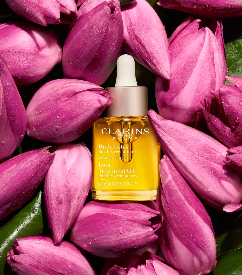 Clarins Lotus Face Treatment Oil 蓮花面部護理油。