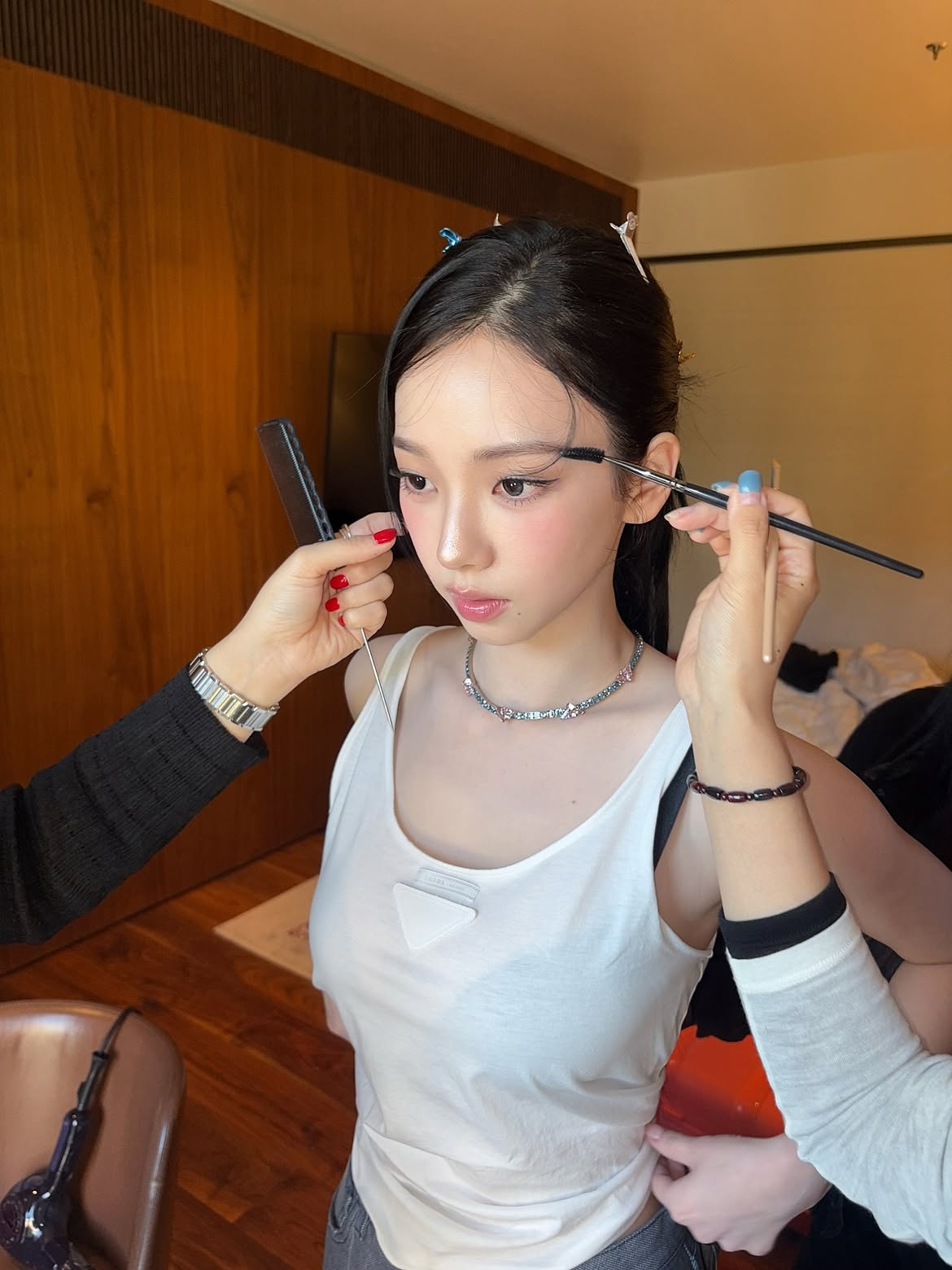 新手畫自然韓系眉毛,重點是少量補色、保留毛流,避免把整條眉填成實色。