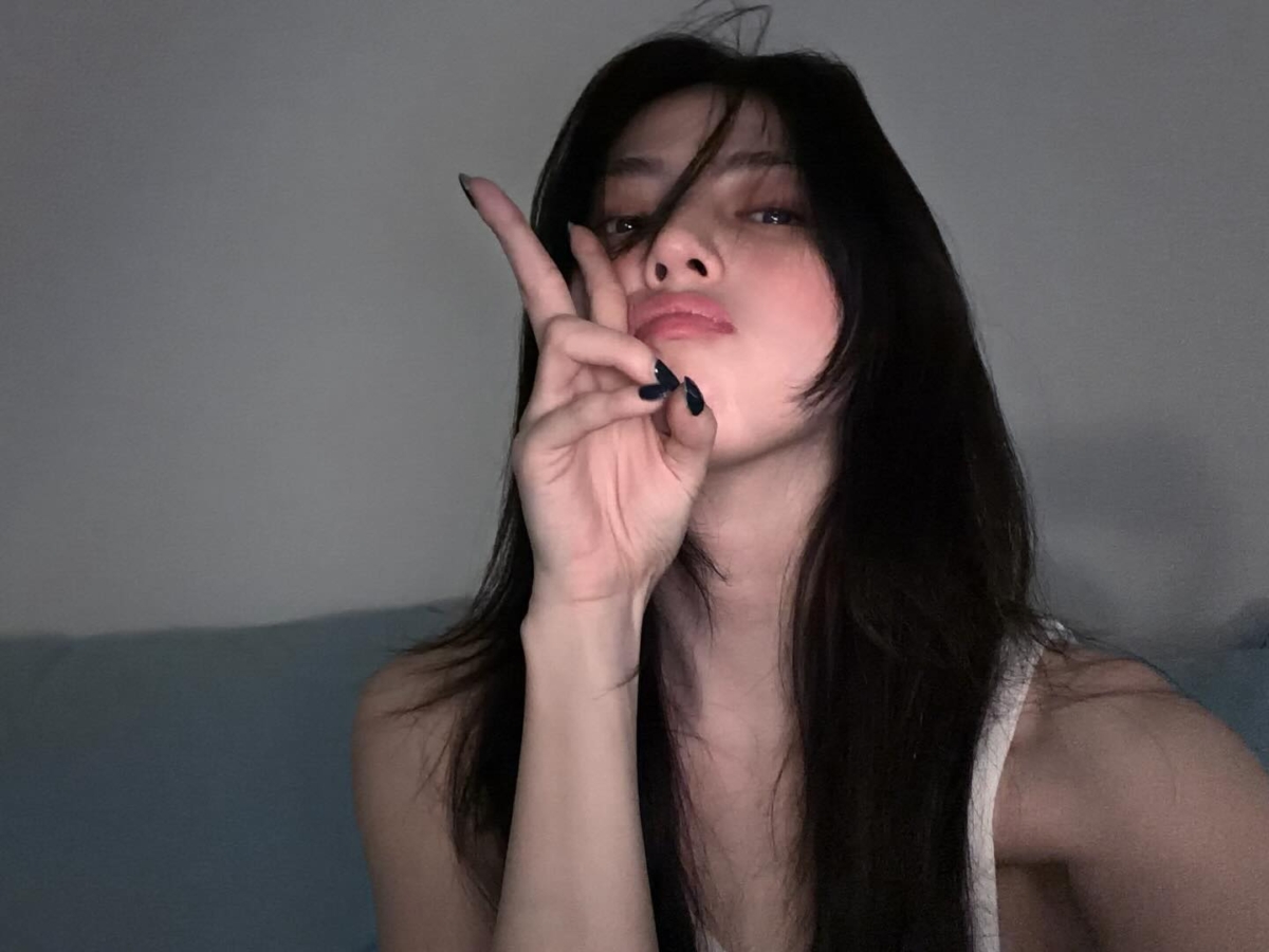 自拍IG Story文案可以用自然、搞笑或今日狀態短句，簡單記錄當下妝容、光線和心情就夠。