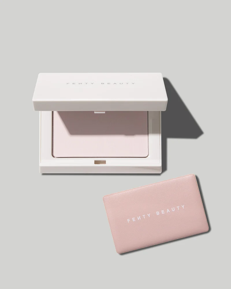 Fenty Beauty Invisimatte Instant Setting & Blotting Powder。