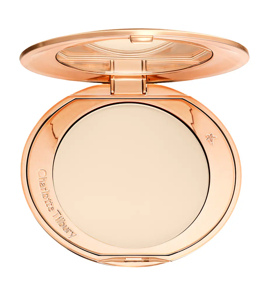 Charlotte Tilbury Airbrush Flawless Finish 輕盈磨皮蜜粉餅。