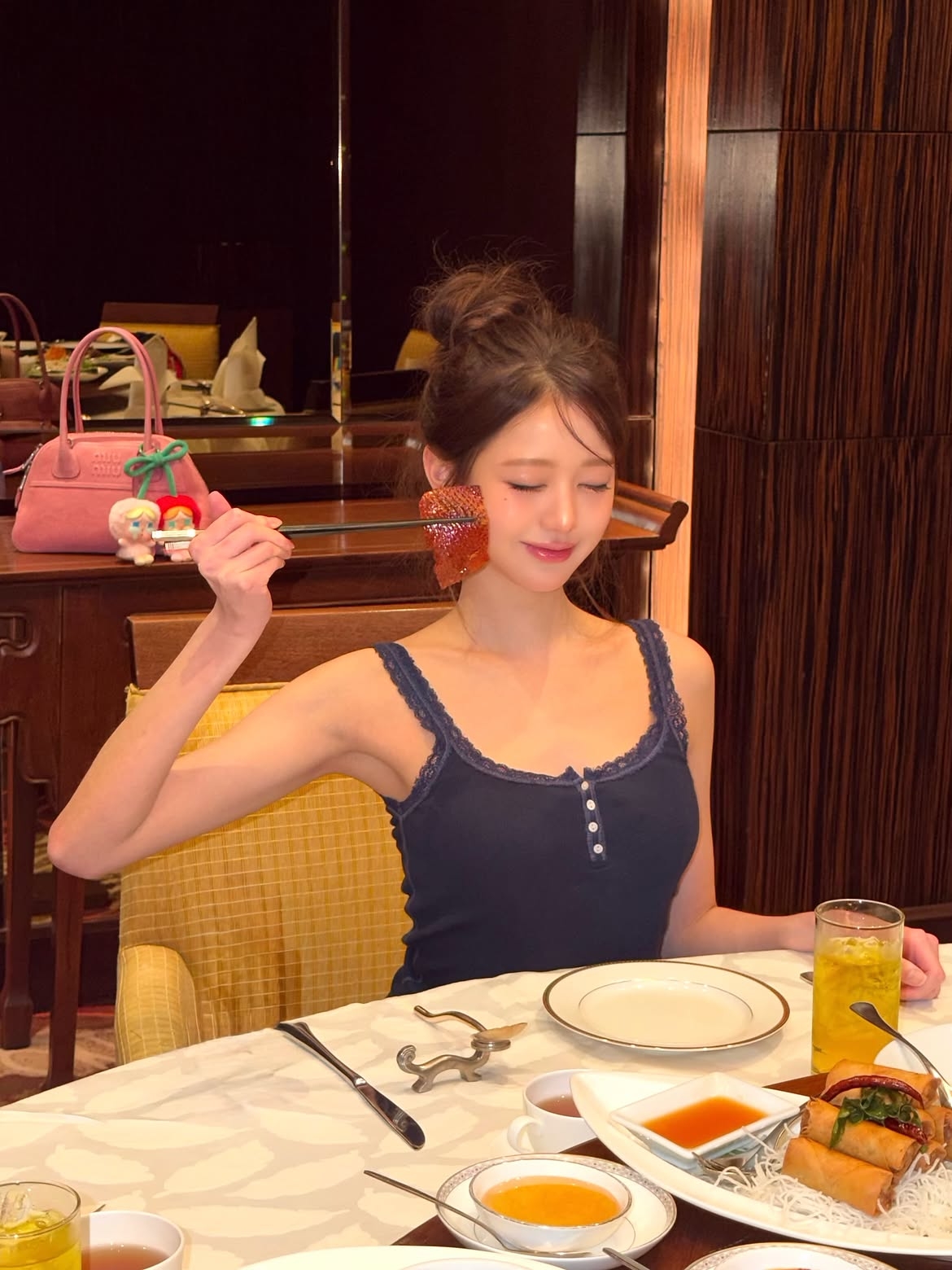 餐廳打卡／晚餐文案適合分享約會、慶祝或特別好吃的一餐，用簡單短句記錄當晚的滿足感和用餐心情。
