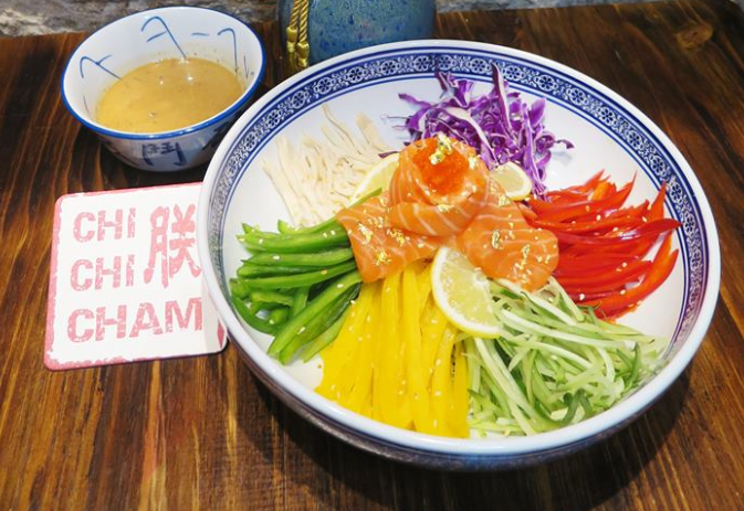 Chi Chi Cham - 吱吱朕 @ Facebook