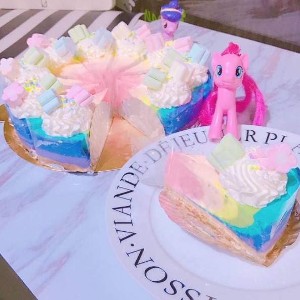 Rainbow.Holiday Cafe & Bar Official Facebook Page