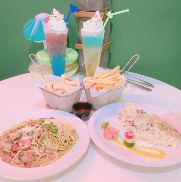 Rainbow.Holiday Cafe & Bar Official Facebook Page