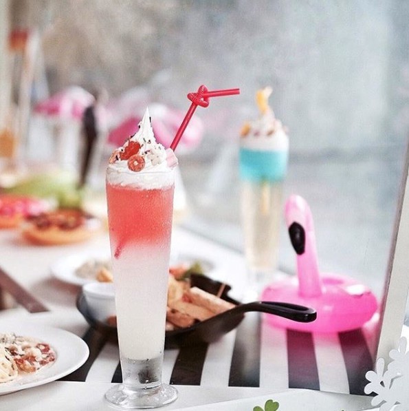 Rainbow.Holiday Cafe & Bar Official Facebook Page