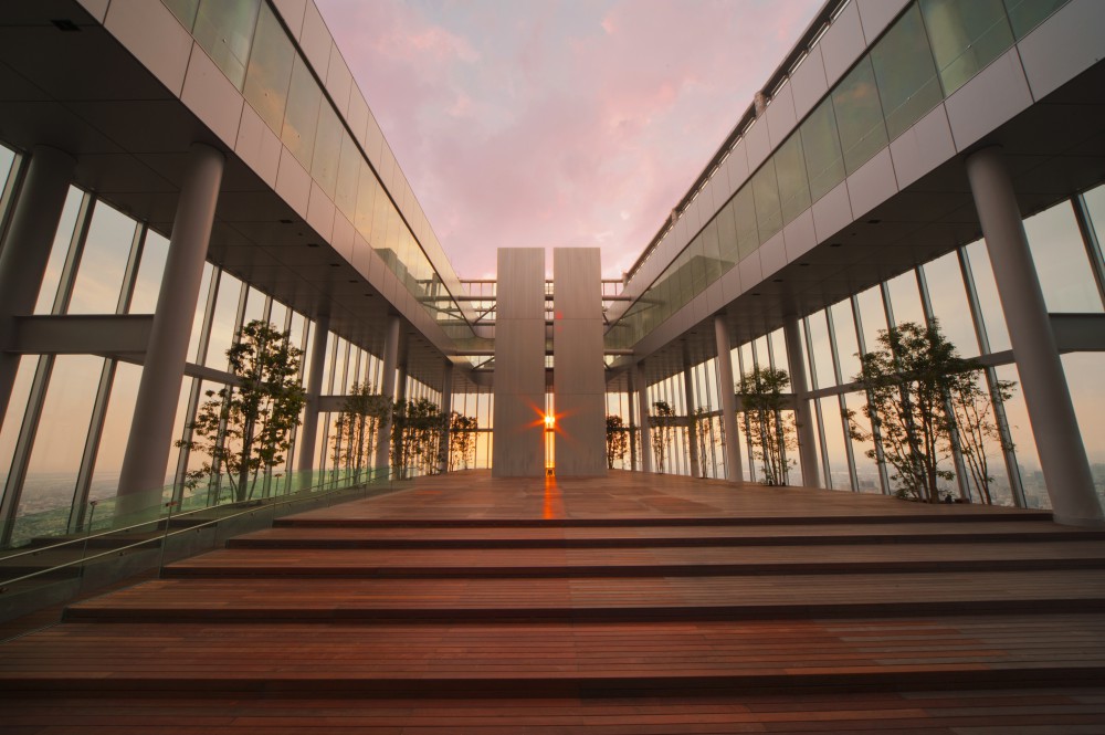 ②58階「天空庭園」(夕陽)